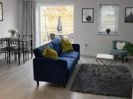 Grove Mews, Cheltenham, Centre - Garden & Parking