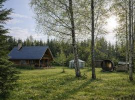 2-bedroom, fenced yard, sauna, 10 min to Pärnu, hotel din Pärnu