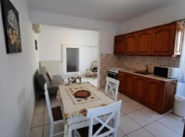 Aegina house1, hotel ob plaži v mestu Ajgina