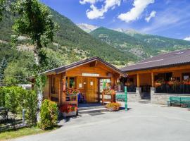 Gran Bosco Camping & Lodge, glamping site in Salbertrand