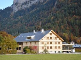 Hotel Tannahof, hotel en Au