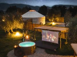 2 CUORI E 1 YURTA Glamping in Tuscany - Adults Only – hotel w mieście Asciano