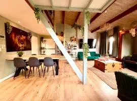 Jungle style lodge with jacuzzi ,sauna and garden near Amsterdam