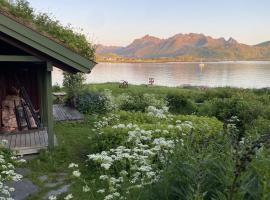 Koselig studio i Lofoten - ved Rambergstranda, khách sạn ở Ramberg