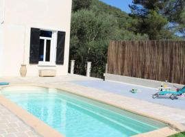 Charmante Villa individuelle Niçoise avec piscine privée proche Monaco, hotel a Peille