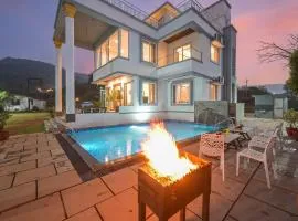 6BHK White Castle Villa