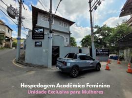 Hospedagem Acadêmica Feminina - FOA Três Poços, khách sạn ở Volta Redonda