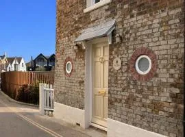 EightBells - Cosy Cottage by the Sea