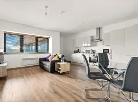 The Quadrant Apartments - Free Parking - Near M4 J16 - By Hamilton Grace