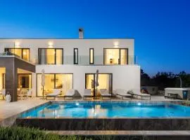Villa Aristea with sea view, jacuzzi and infinity pool