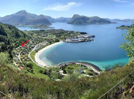 Leilighet i gangavstand til strand, sentrum og fjellet，Selje的飯店