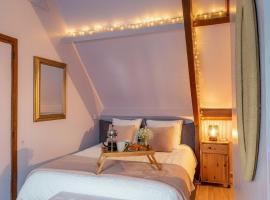 Centre historique - plage & fameuses falaises 100m, Hotel in Étretat