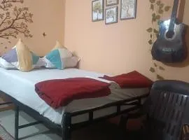 Guest HouseTiny A-Frame Ac 1st flower