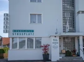 Hotel B&B Stossplatz anytime and easy self Check-in