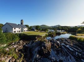 Large home to sleep 14 in the heart of Sneem Village, Hotel in Sneem