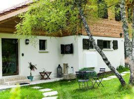 Les Bouvreuils, vue Alpes & Léman, jardin privé, Hotel in Saint-Cergue