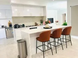 Cozy Getaway Luxe Retreat Home - 10 minutes to Perth CBD & Airport