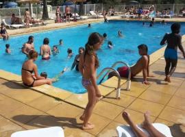 Camping 3 étoiles - Piscine - ccbfgbf, hotel v destinaci Collias