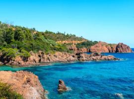 ZEcamping 3 à 150m de la plage cadre unique de la presquîle de Giens, hotel a Hyères