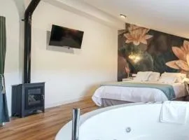 DUO SOMNIA, suites con jacuzzi y chimenea, only adults