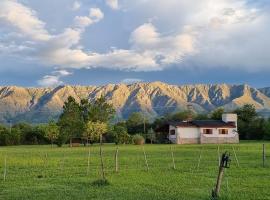 Abrazo del Cielo - Casa de Campo con Pileta en Traslasierra, Hotel in Las Calles