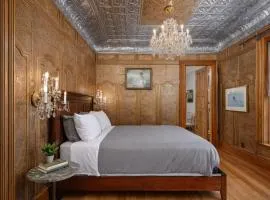 Dancing Moon Luxury Loft and Event Space - Sleeps 12