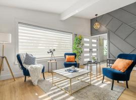 Moonlight Haus Prime Access to Whyte Downtown, отель в Эдмонтоне