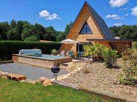 Chalet atypique, hotel u gradu Savignac-les-Églises