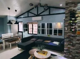 Lax Uno 2 bedroom home with Parking, Wi-Fi, NetFlix and Airconditioned Rooms and Shower Heater