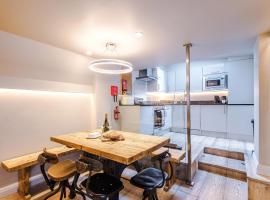 Cosy Lake District Cottage - Walk to Windermere - Sleeps 6, hotel a Windermere