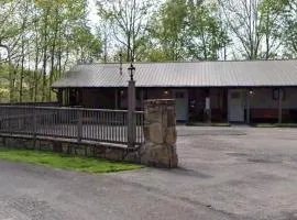 Working 9 to Pine by Beyond Expectations with Views