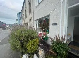 Glyn Afon, At the foot of Mount Snowdon