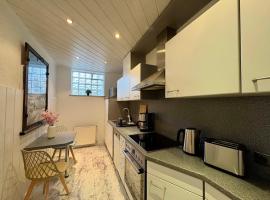 modernes Monteurhaus mit eigenem Parkplatz & Hof, Hotel in Lorsch