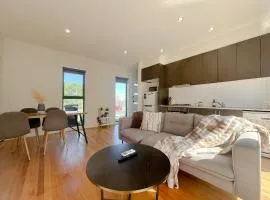 Two bedroom Glenroy Townhouse with Garage WIFI