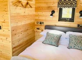 Magical Island cabin overlooking the sea