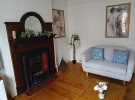 Spacious 4 Bedroom House, Garden, Nr Ipswich Town Centre with hot tub, Hotel in Ipswich