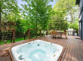 BlackBerry - Private home with Jacuzzi year-around, Hotel in East Hampton