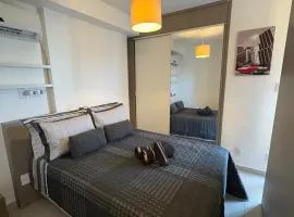 Studio completo com charme em ótima localização!