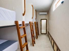 Frequency Hostel beachfront, Hotel in El Cuyo