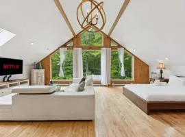 Modern Cottage Laurentians Private Pool & Nature