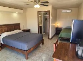 7th Day Inn Tivo's Motel