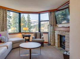 Ski-InandSki-Out and Mtn Views! Everline Resort Condo, Hotel in Olympic Valley