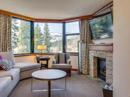 Ski-InandSki-Out and Mtn Views! Everline Resort Condo
