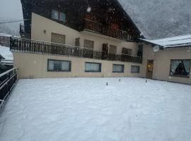 Miravalle Supersport Hotel, hotel en Forni Avoltri
