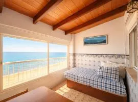 Apartamento en primera línea de playa con vistas al mar