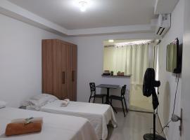 Viesnīca Kitnet no Centro Garagem, ar e Wi-Fi pilsētā Itaperuna