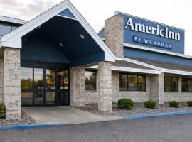 AmericInn by Wyndham Fergus Falls Conference Center、Fergus Fallsのホテル