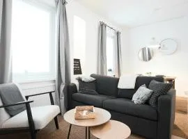 Modernized 1920s Apartment with Free Parking