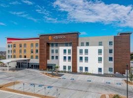 La Quinta Inn & Suites by Wyndham Eagle Pass، فندق في إيغل باس
