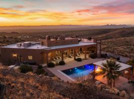 Secluded Retreat Pool Spa Sauna Rooftop Deck, Hotel in Las Cruces